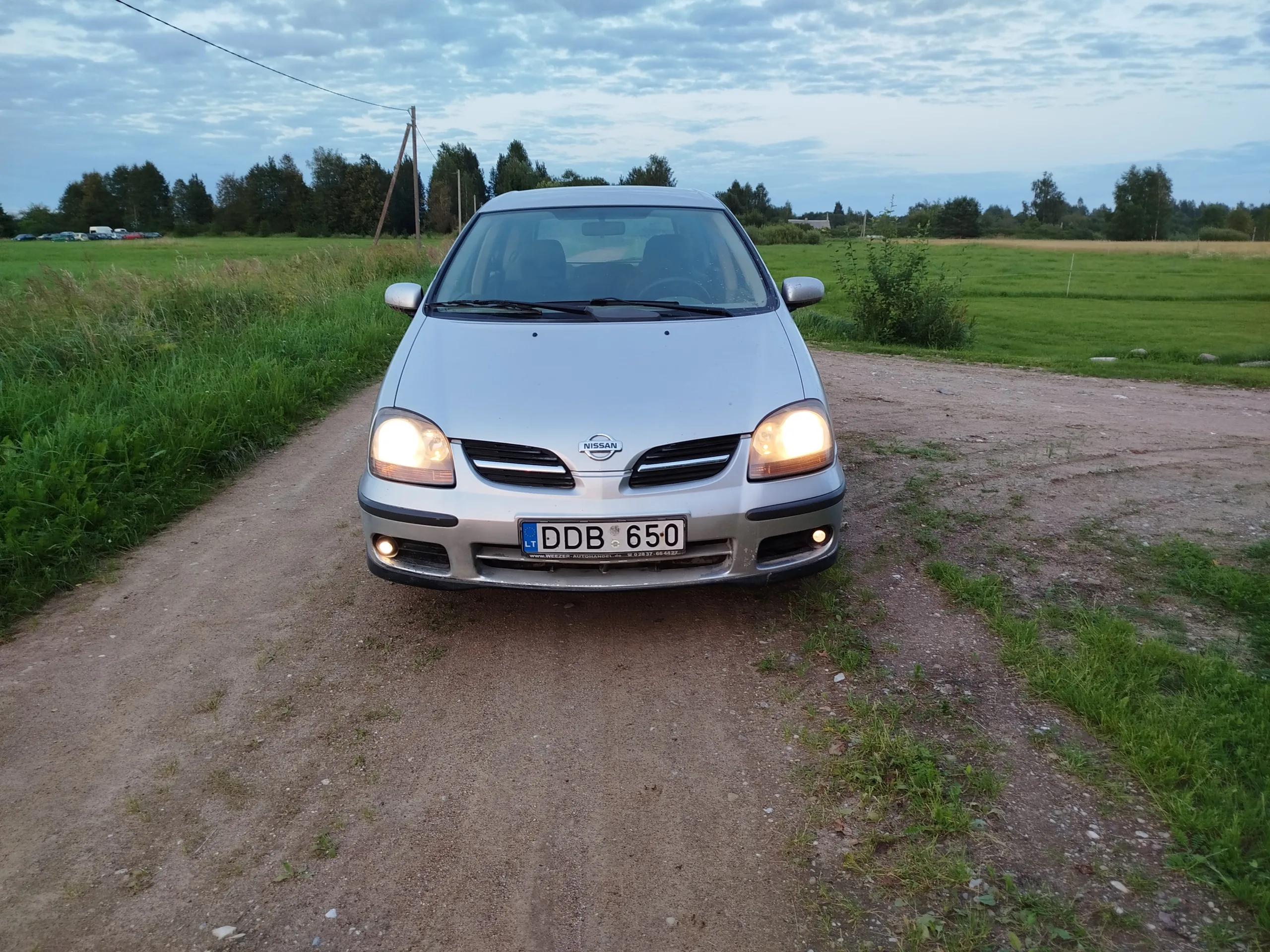 Nissan Almera Tino, 2001