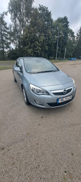 Opel Astra, 2011