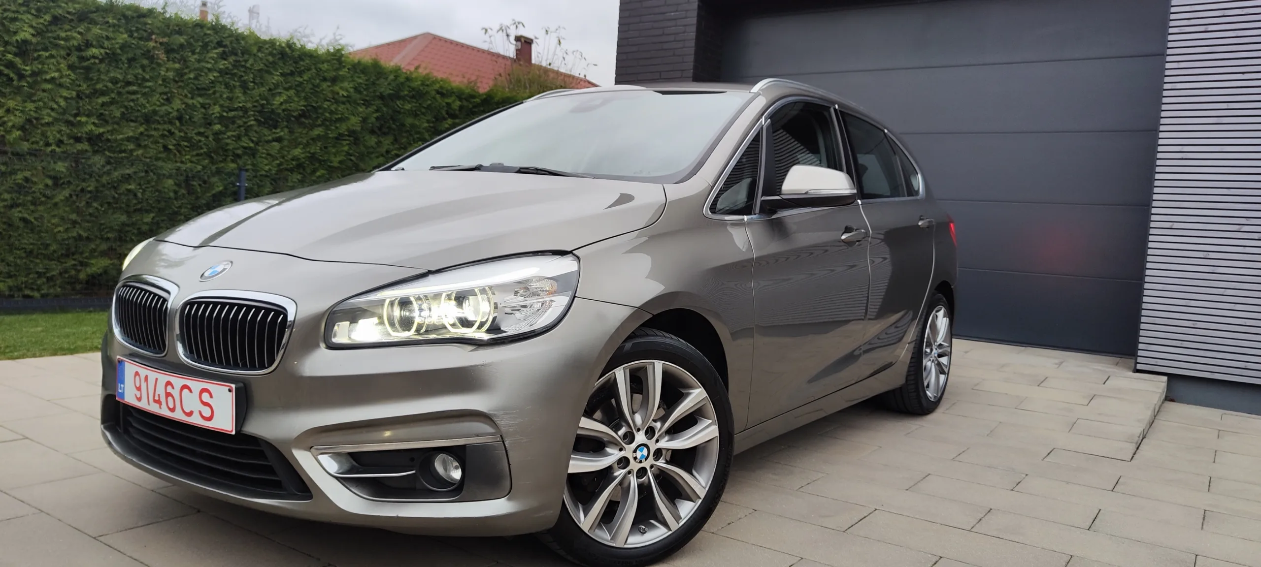 BMW 218, 2015