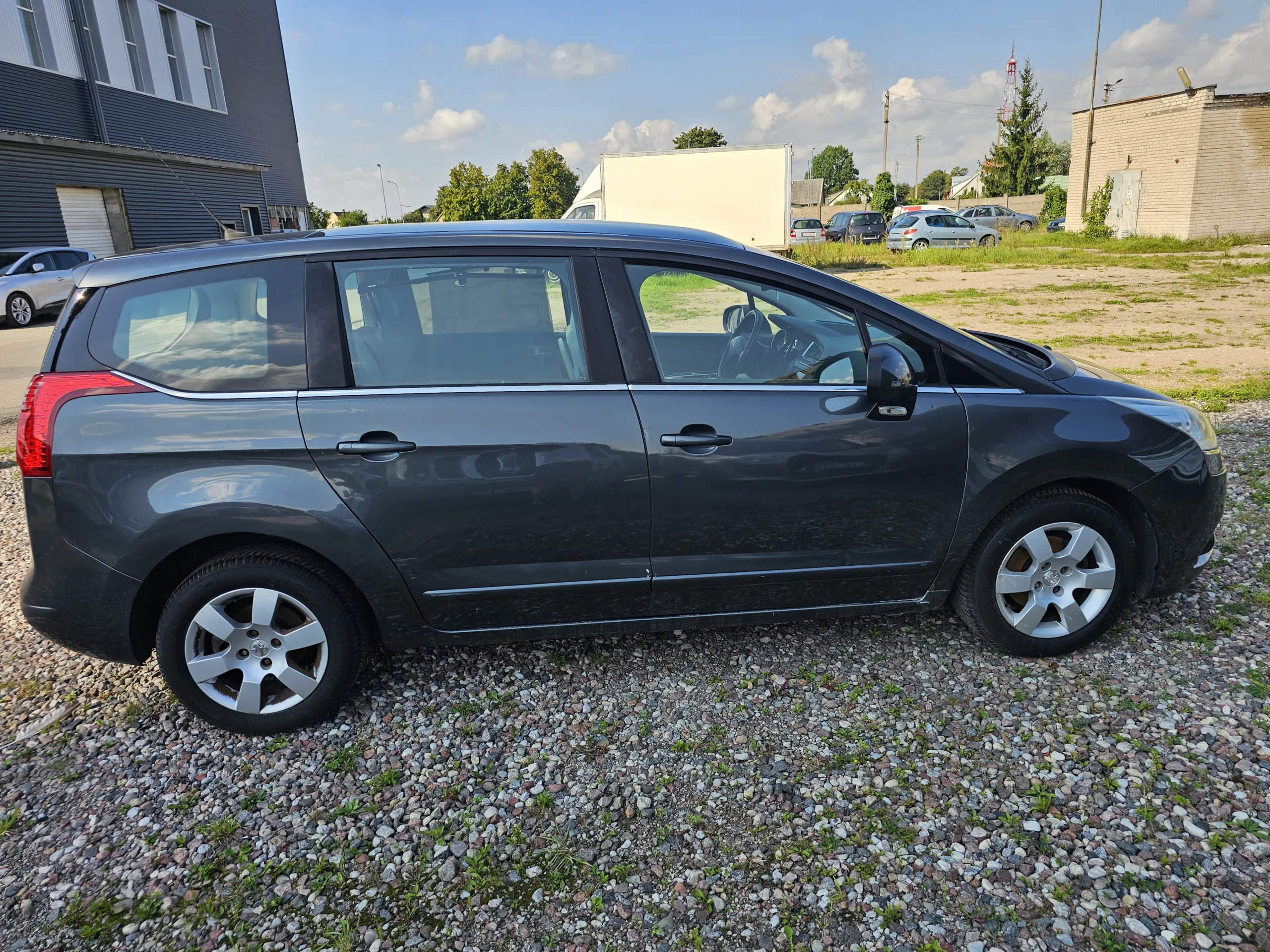 Peugeot 5008, 2011