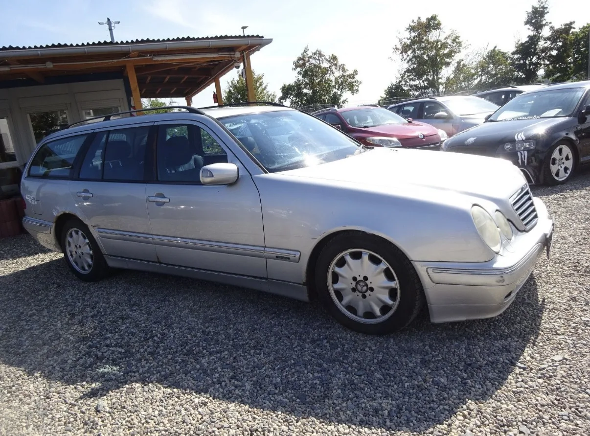Mercedes-Benz E270, 2001