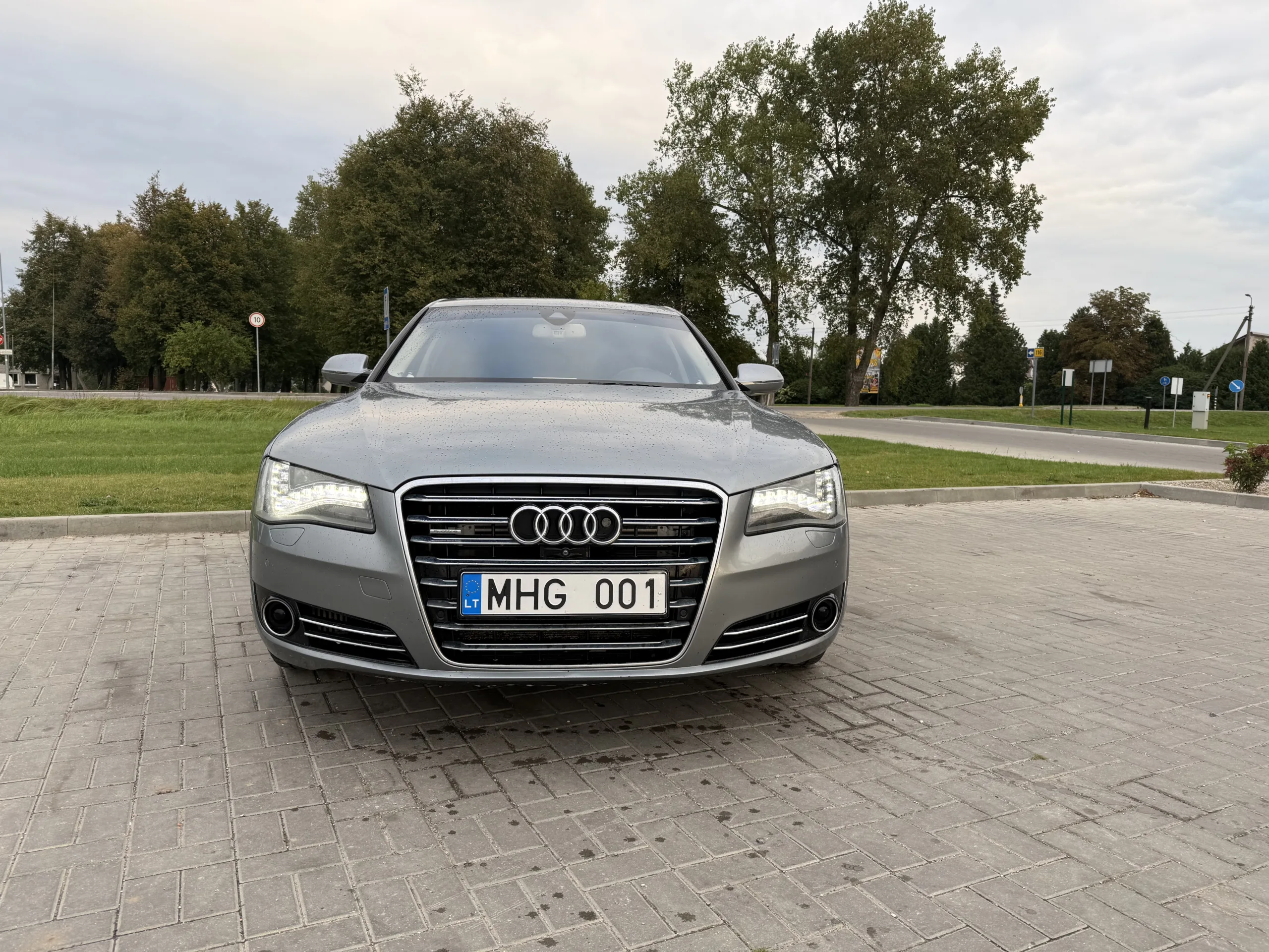 Audi A8, 2012