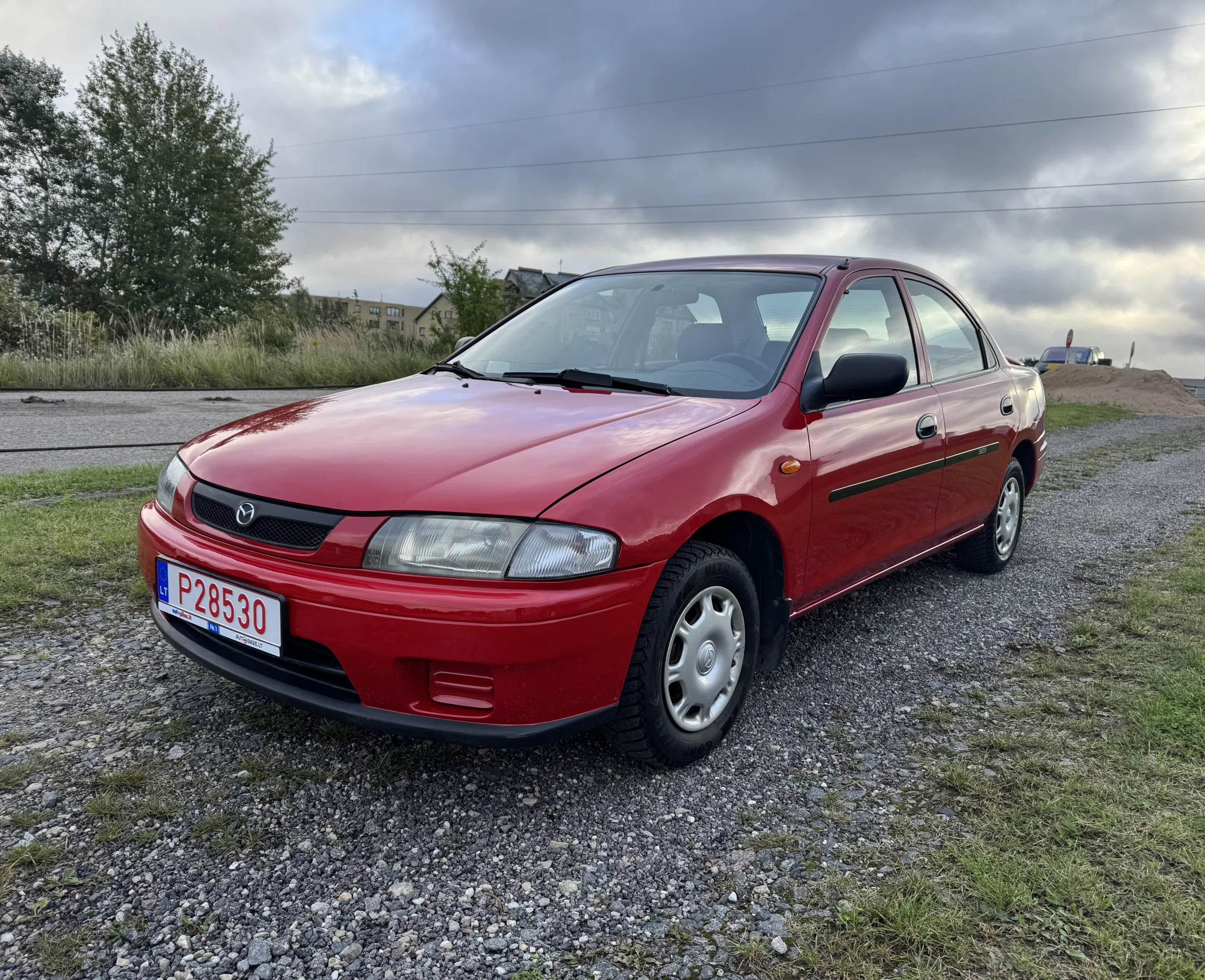 Mazda 323, 1998