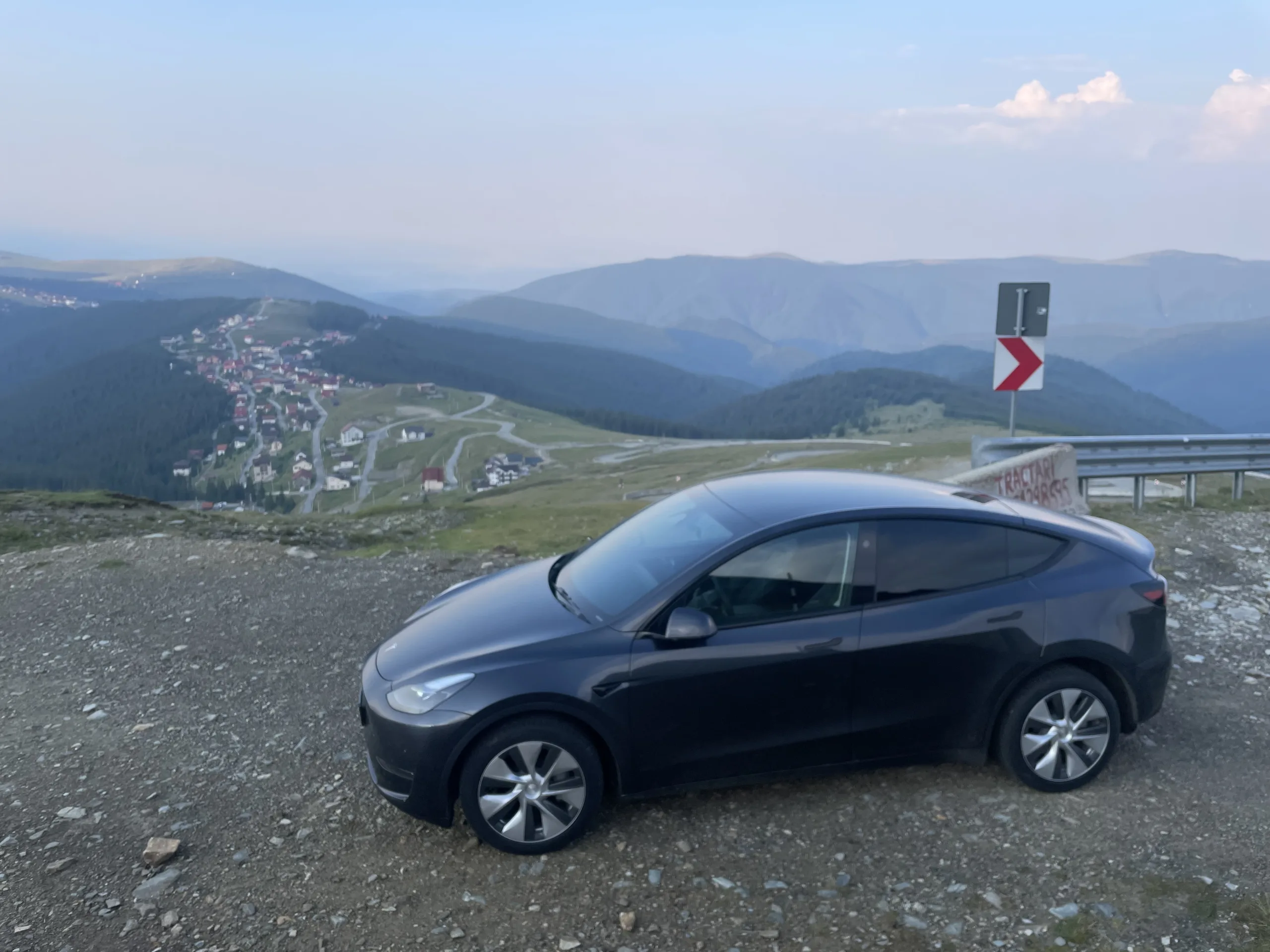 Tesla Model Y, 2024
