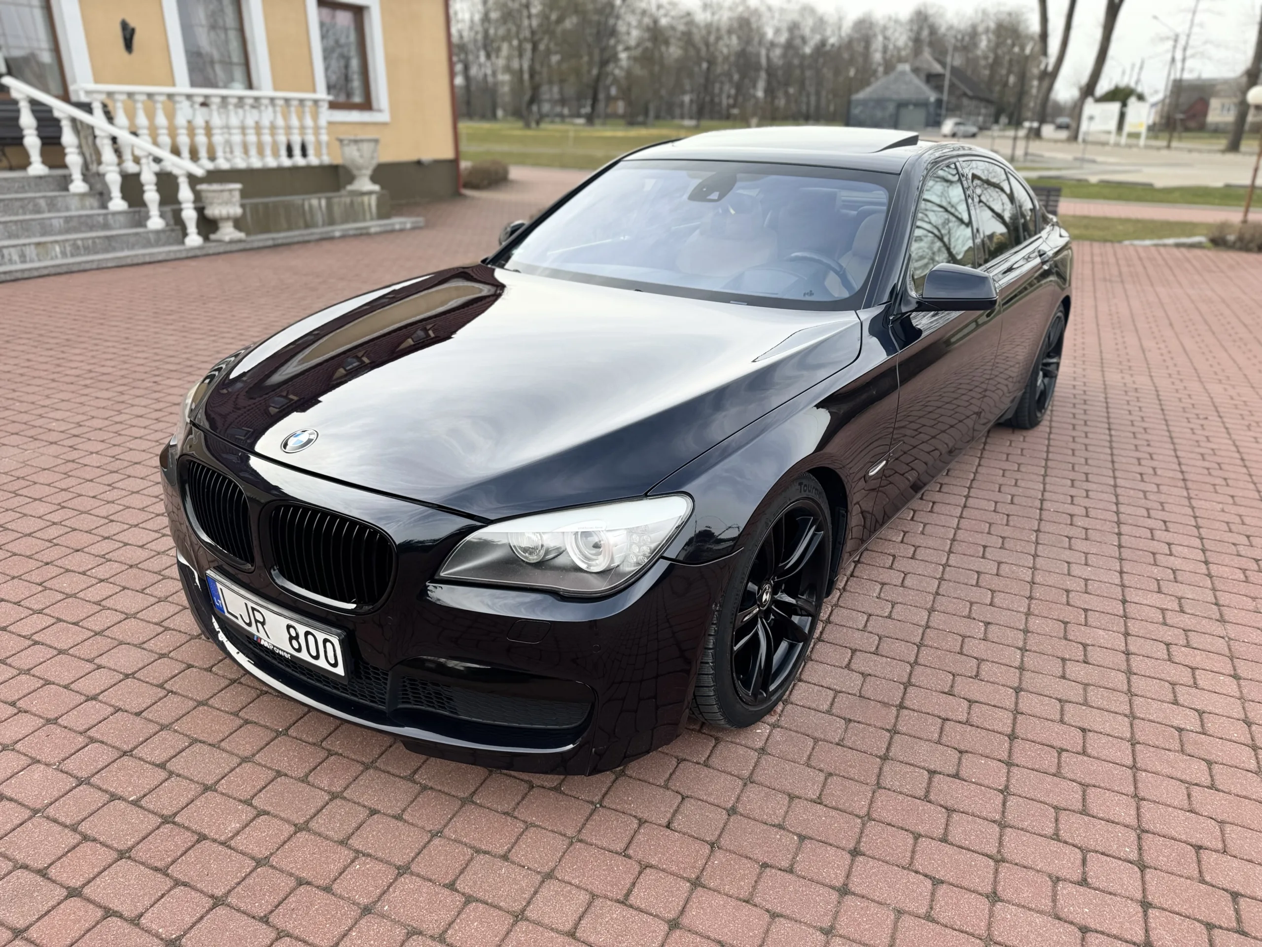 BMW 740, 2011