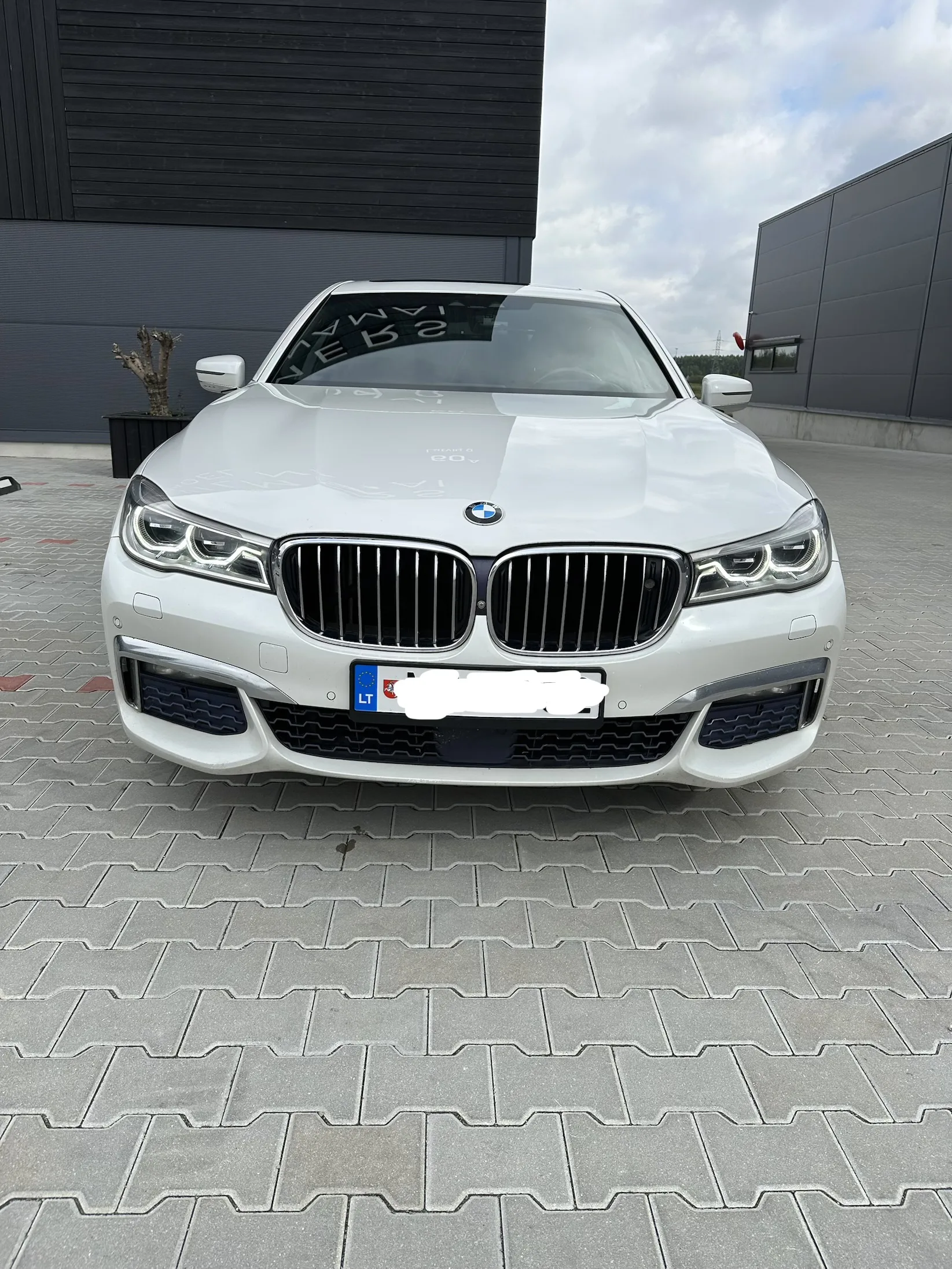 BMW 730, 2017