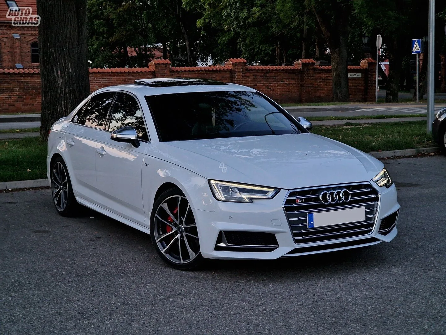 Audi S4