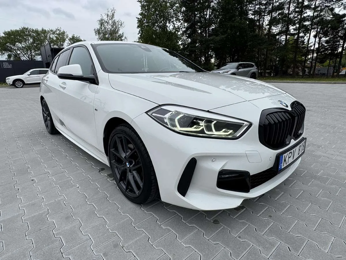 BMW 118, 2021