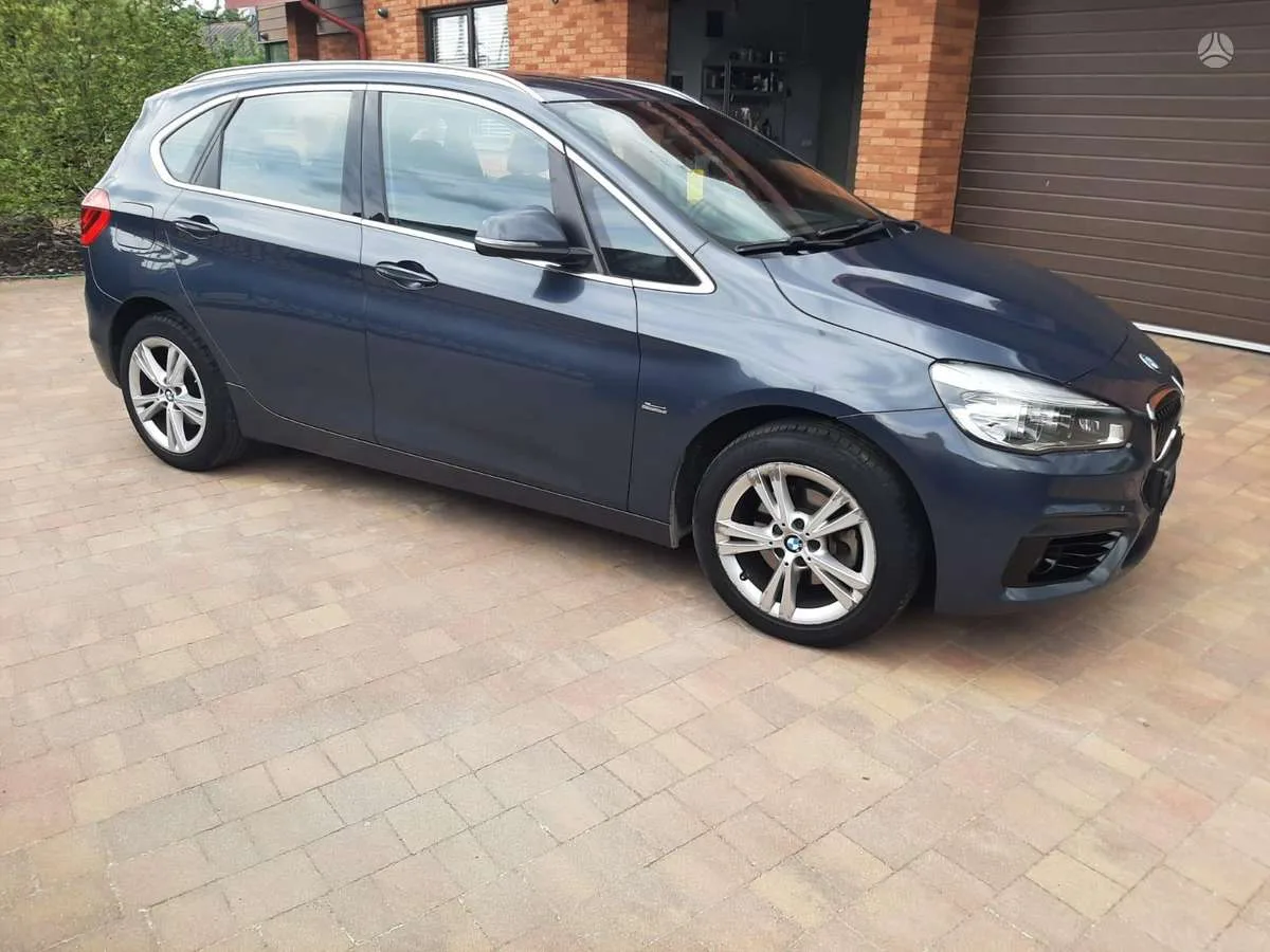 BMW 216, 2017