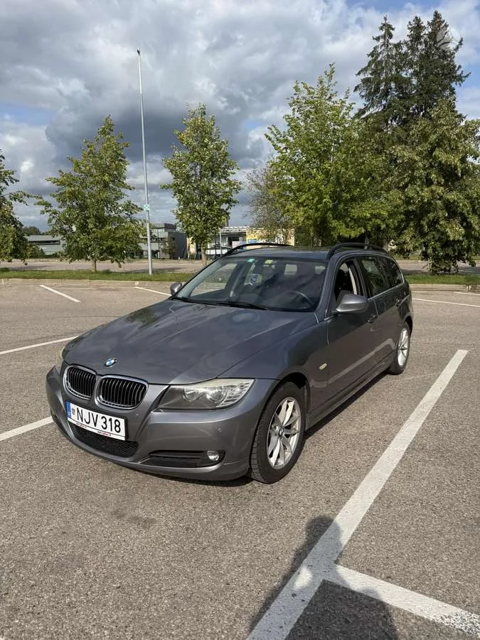 BMW 318, 2009