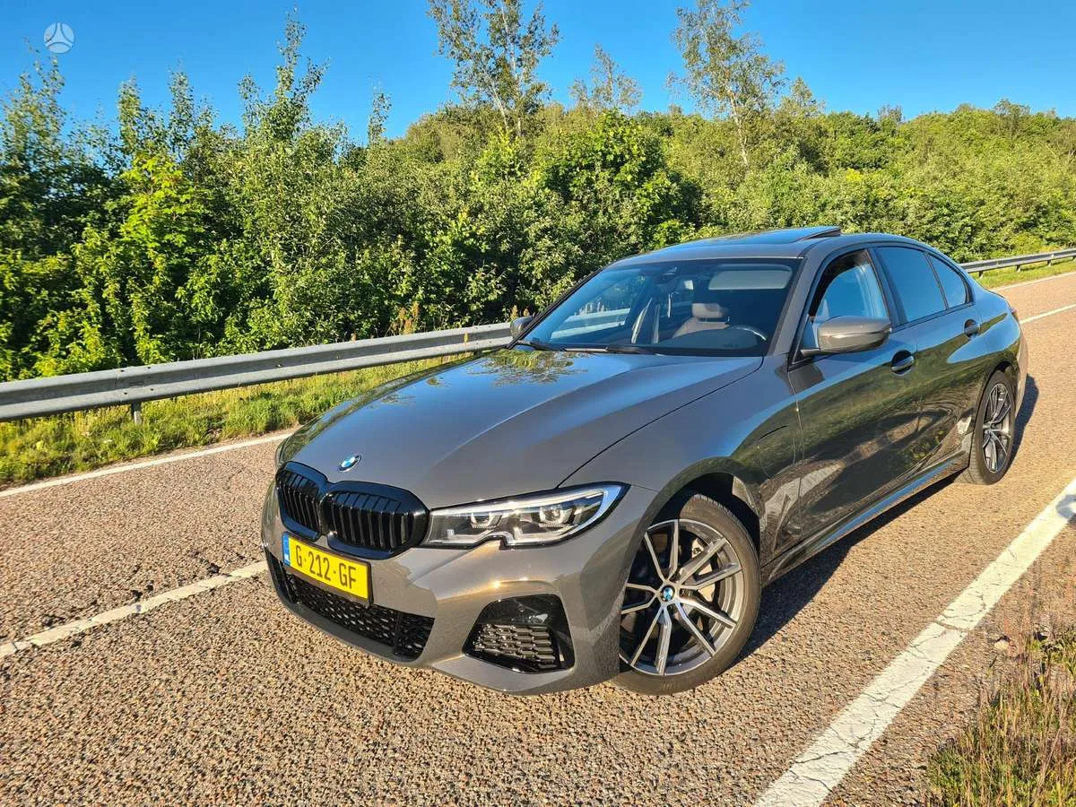 BMW 330, 2019