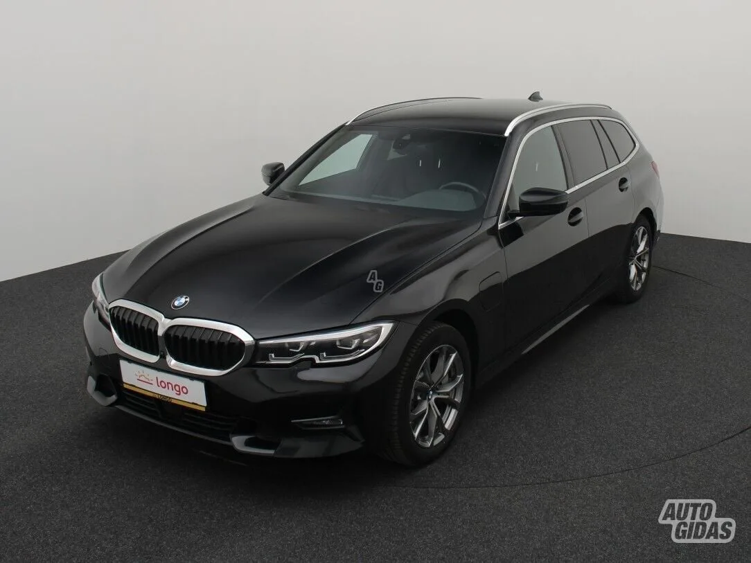 BMW 330, 2021