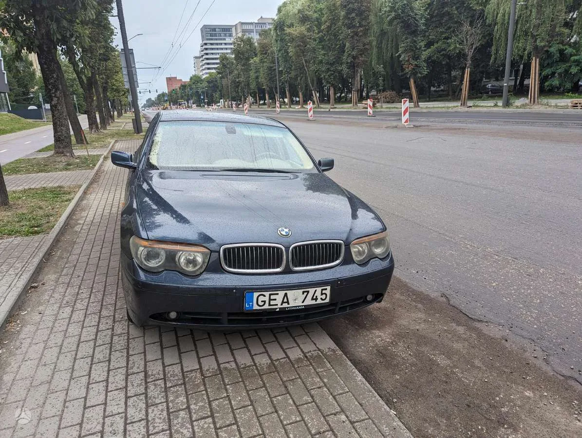 BMW 745