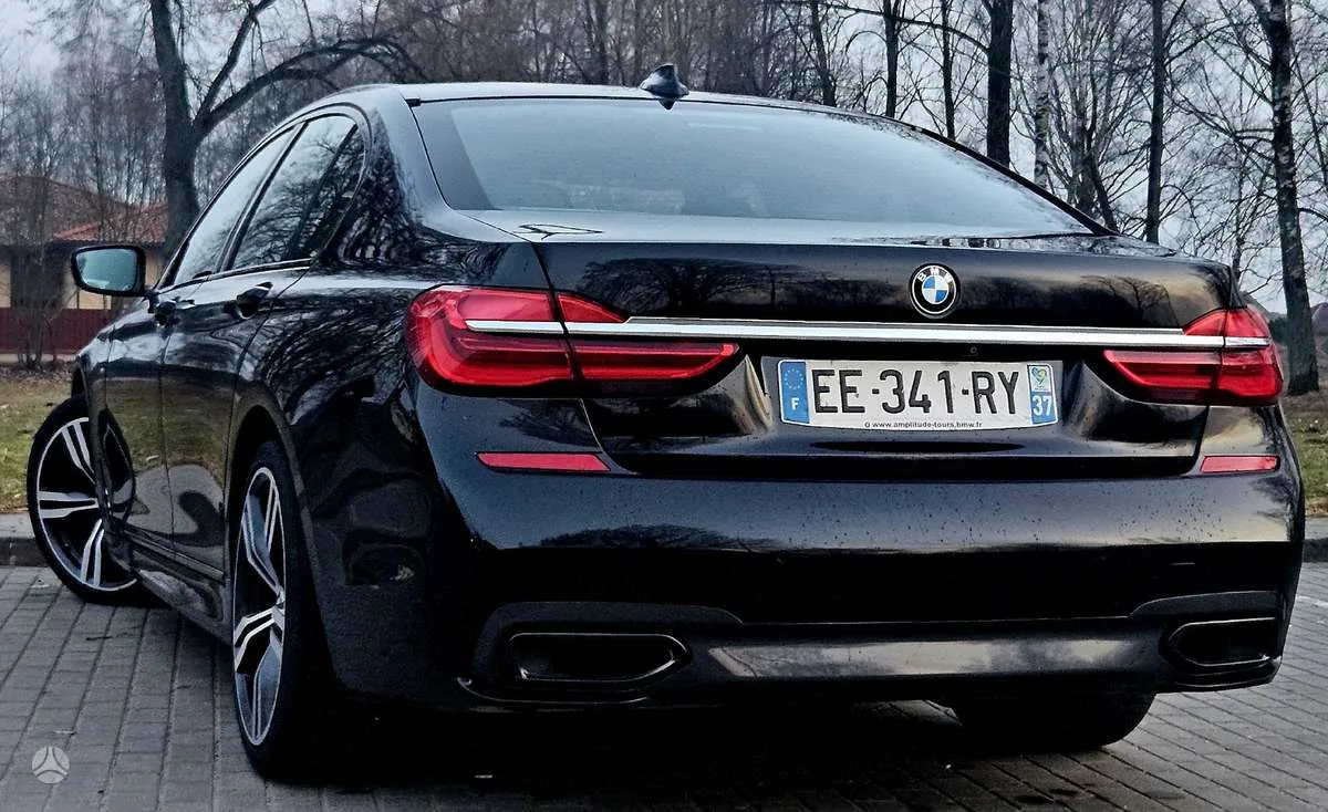 BMW 750, 2016