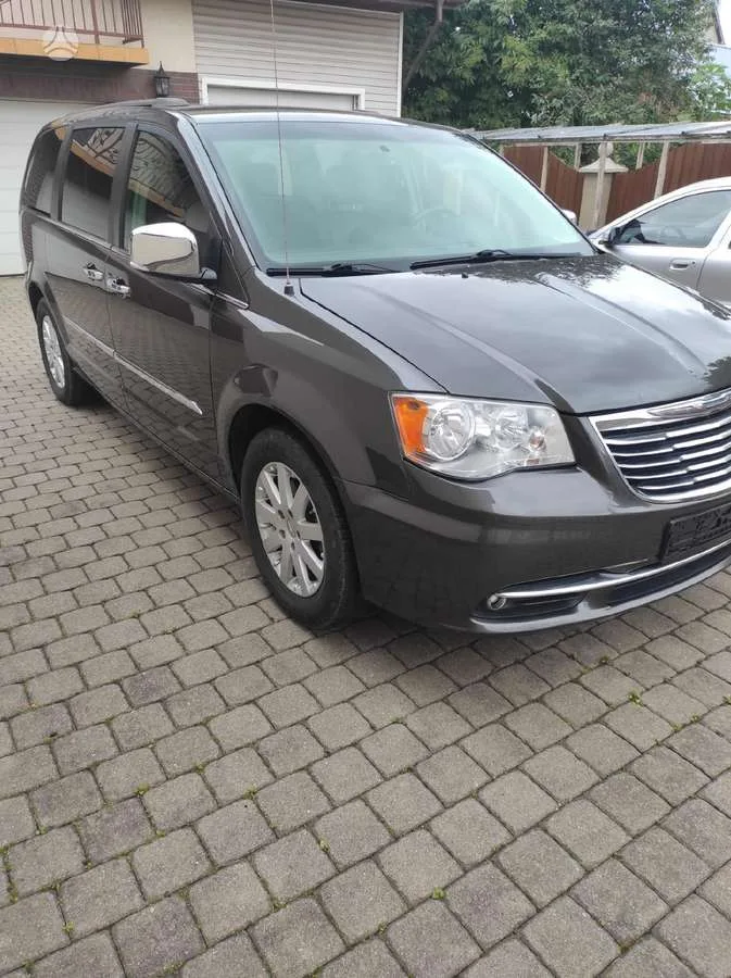 Chrysler Town & Country, 2013