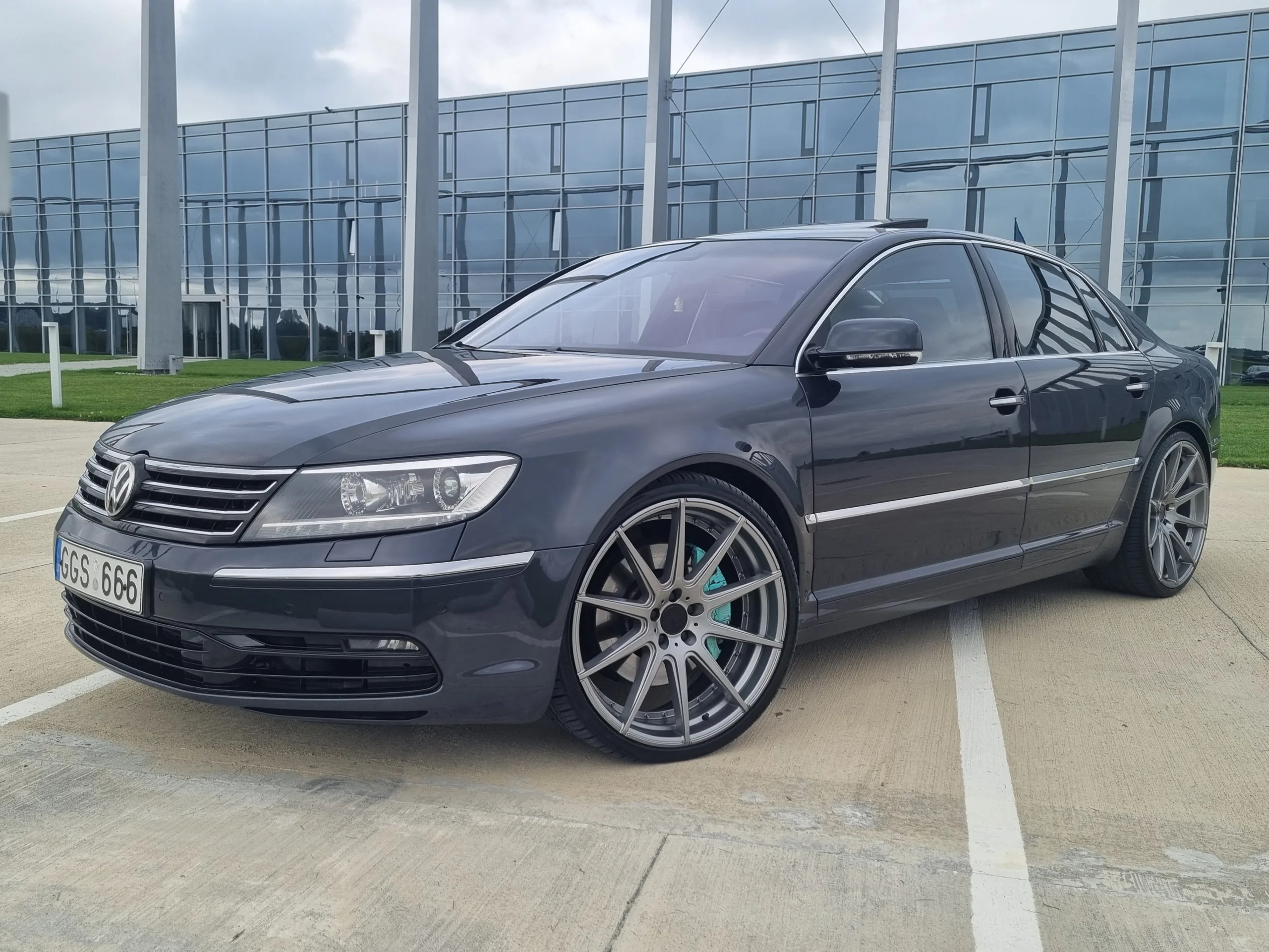 Volkswagen Phaeton, 2010