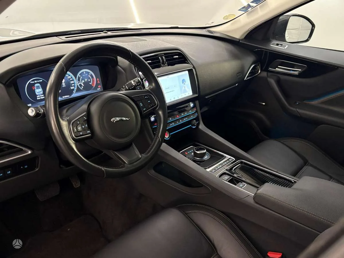 Jaguar F-Pace, 2017