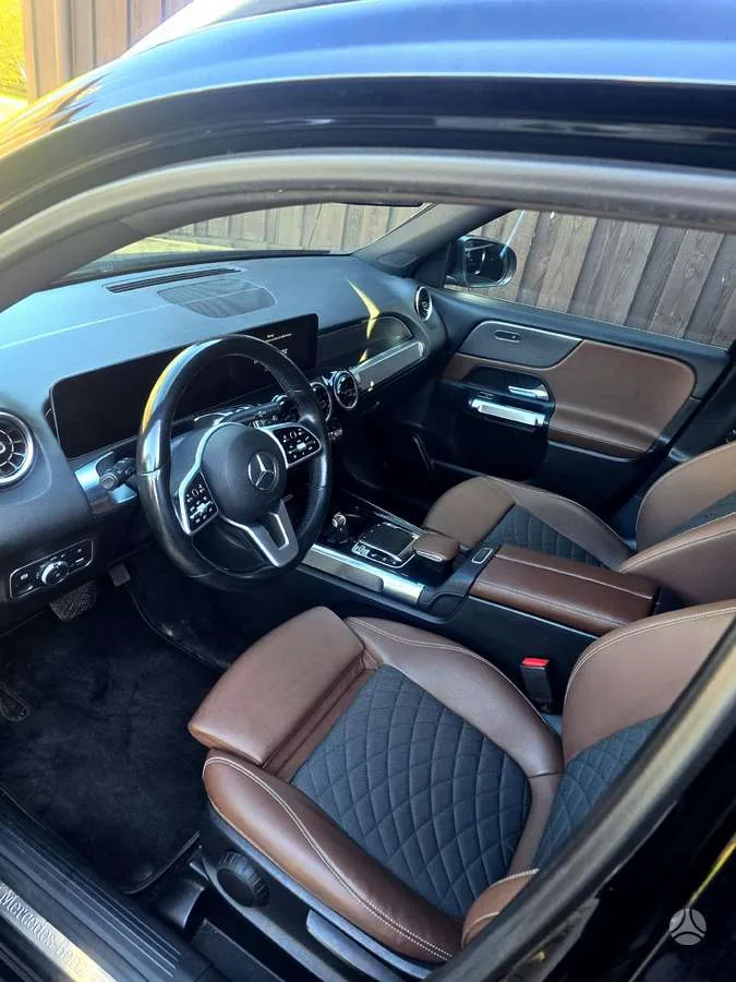 Mercedes-Benz GLB200, 2020