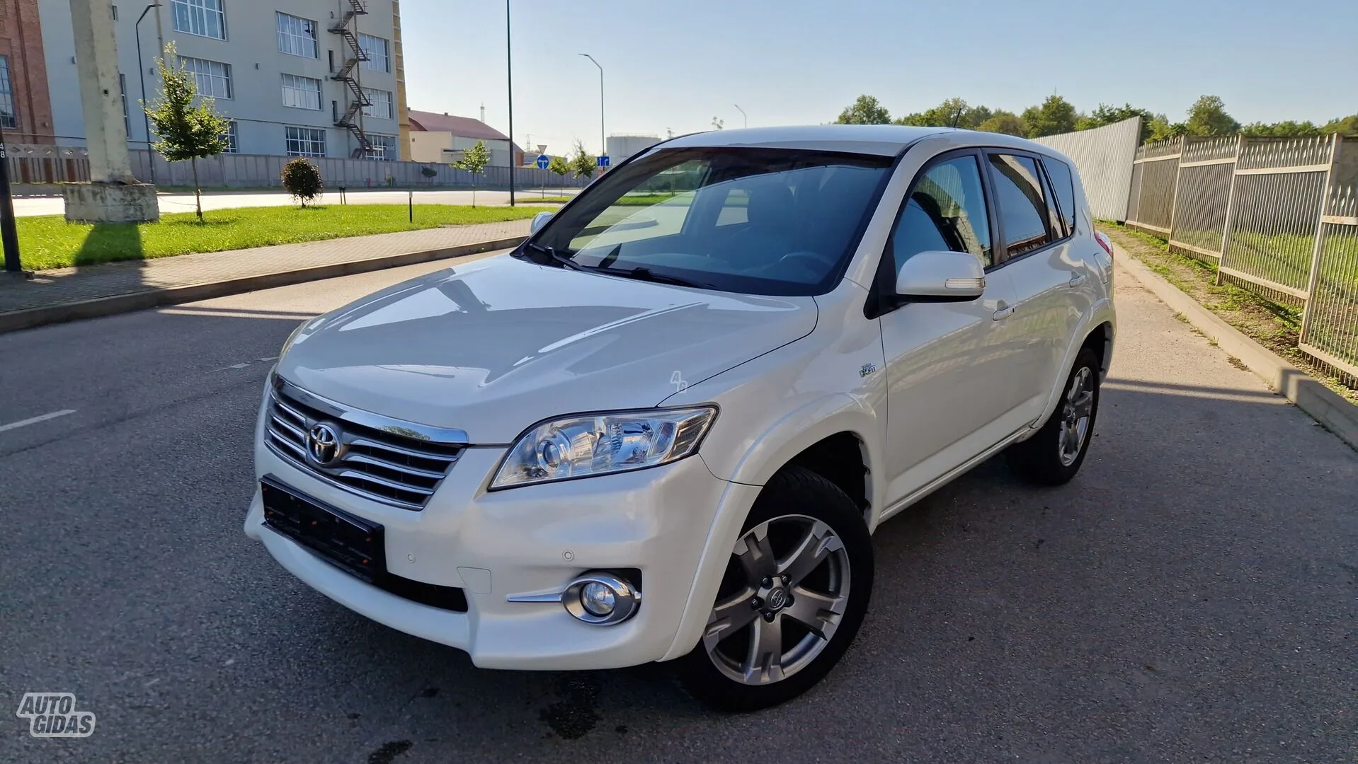 Toyota RAV4, 2011
