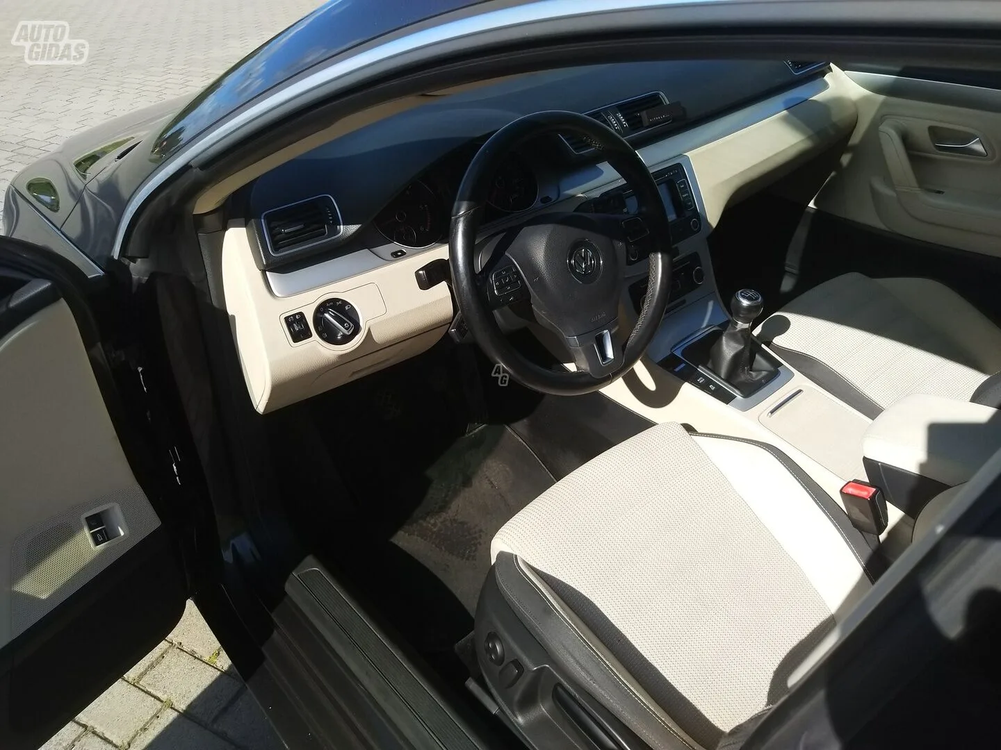 Volkswagen Passat CC, 2011