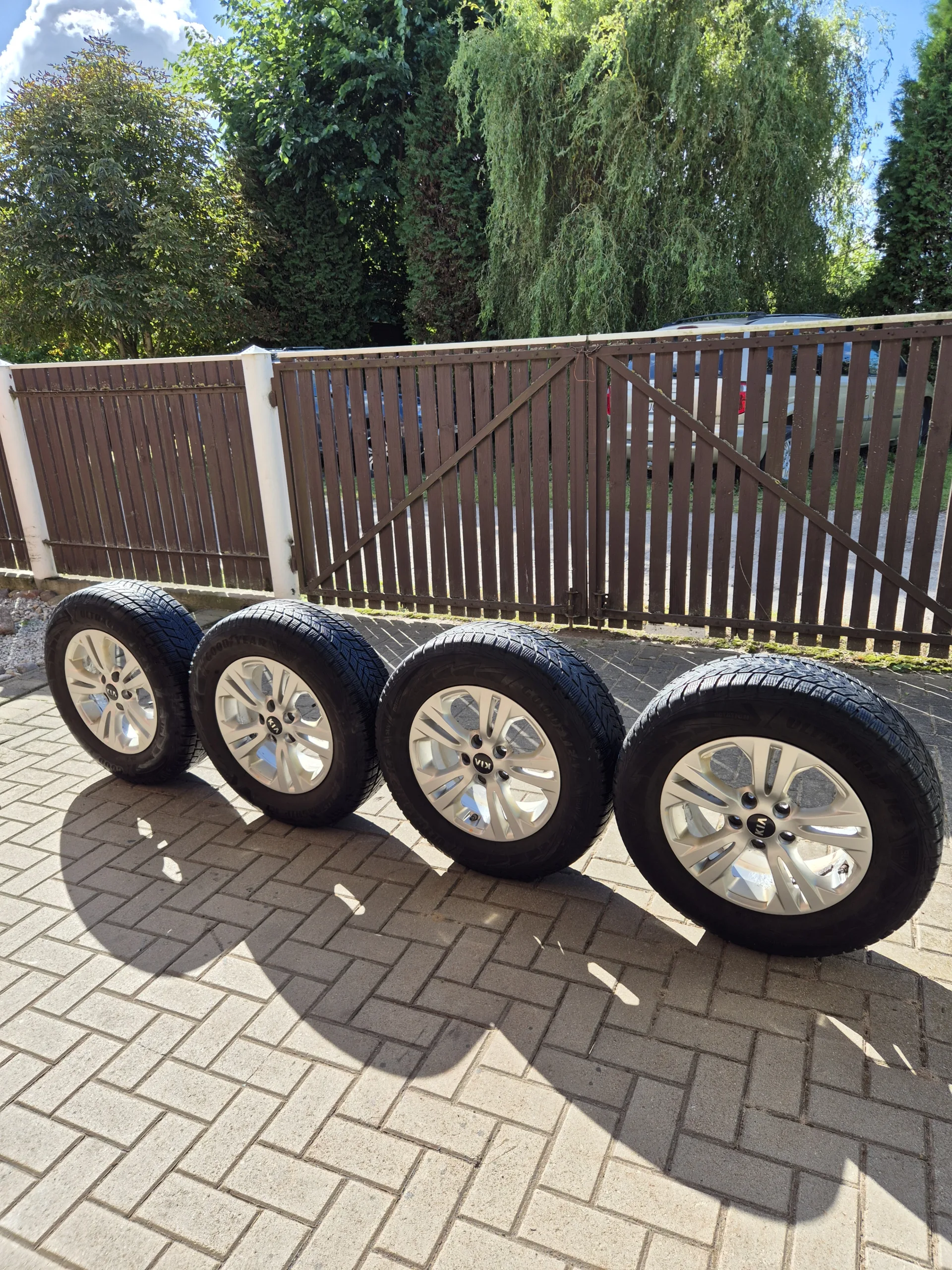 Goodyear 215/70 R16
