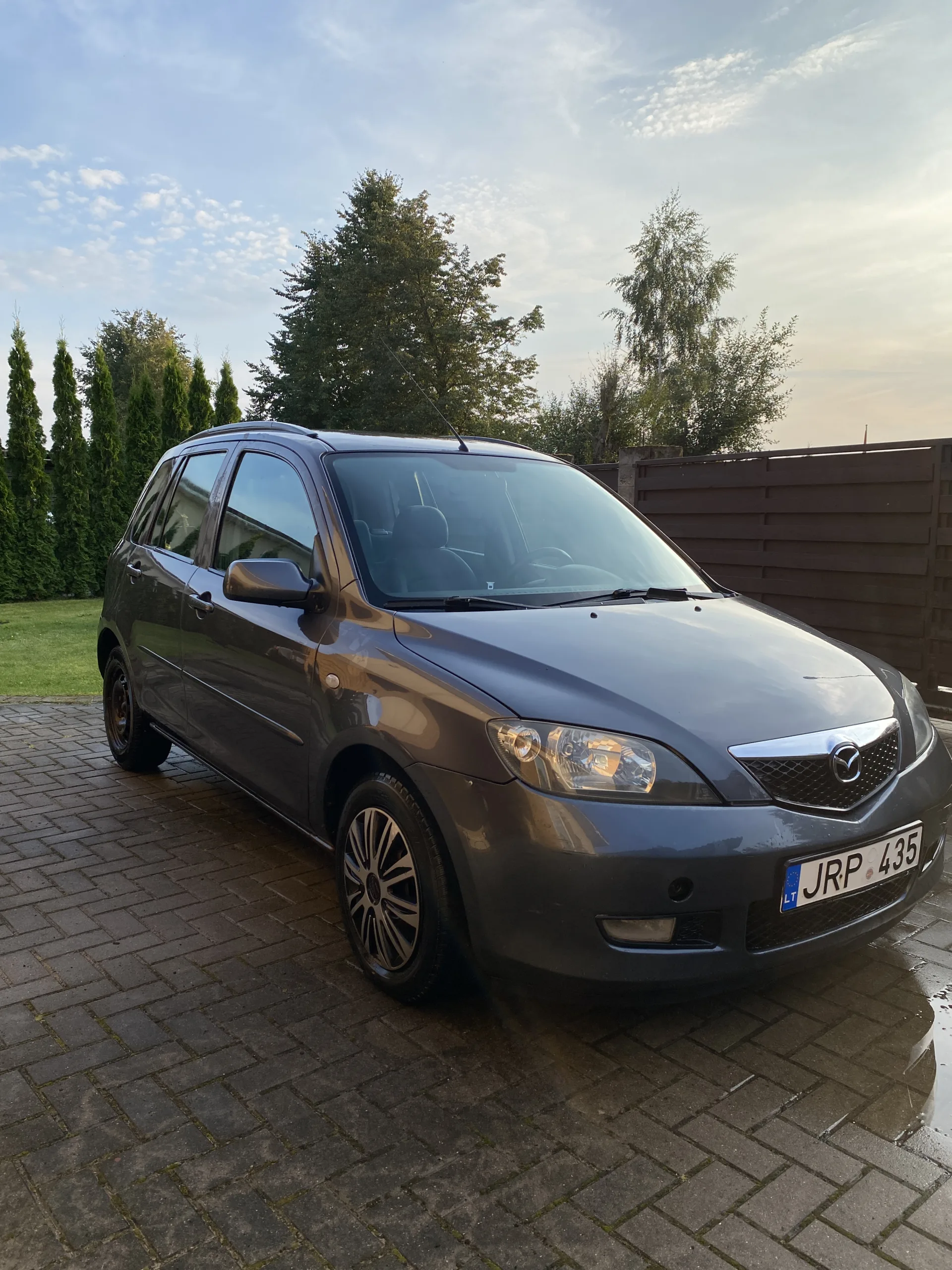 Mazda 2, 2004