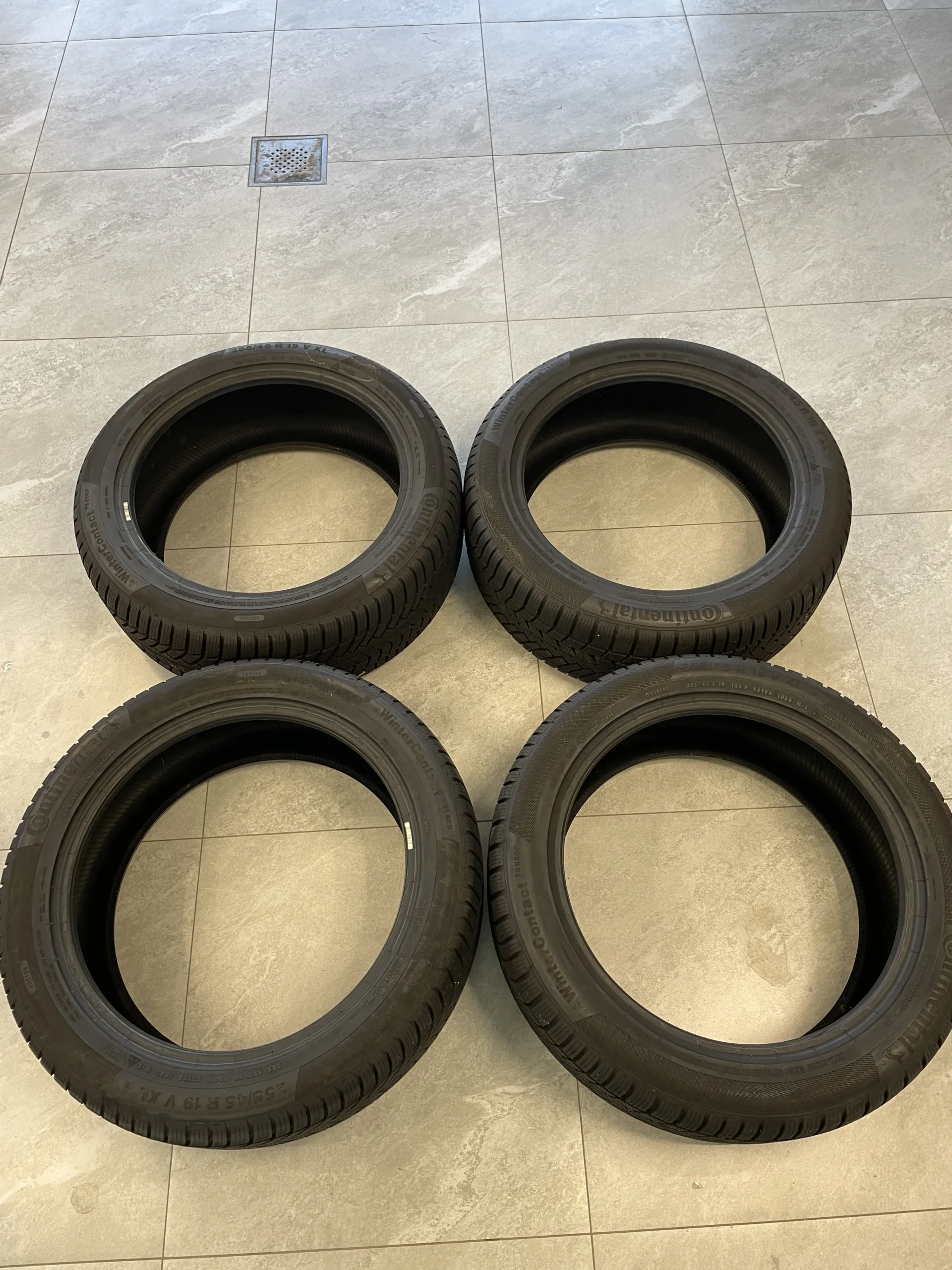 Continental 255/45 R19