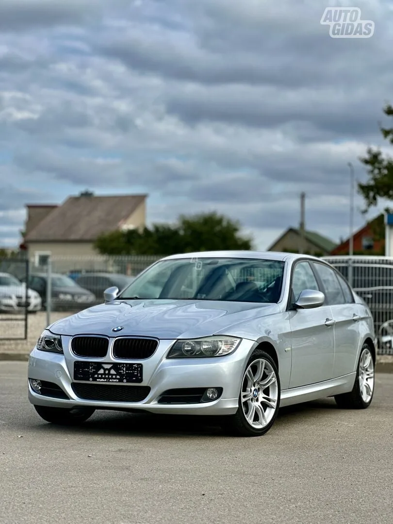 BMW 318, 2009