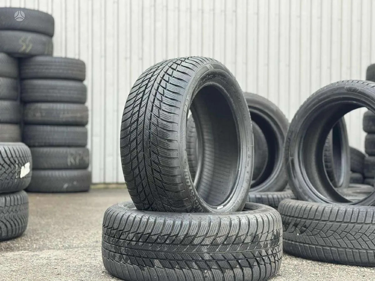 Bridgestone BLIZZAK LM001 RFT 225/50 R17