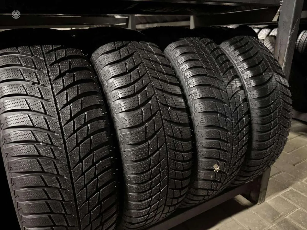 Bridgestone BLIZZAK LM001 215/65 R17