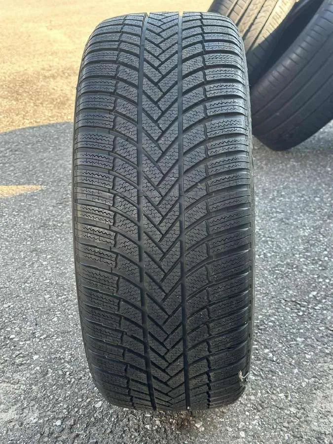Bridgestone BLIZZAK LM005 275/45 R20