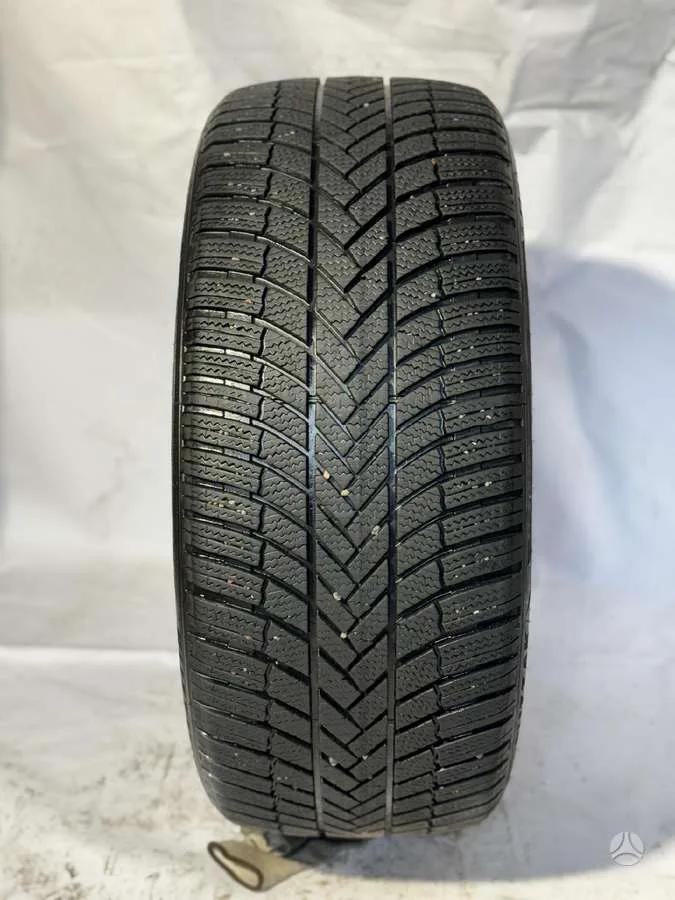 Bridgestone BLIZZAK LM005 255/40 R20