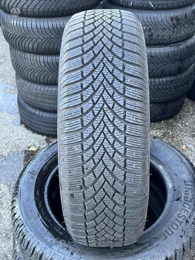 Bridgestone BLIZZAK LM005 215/65 R17