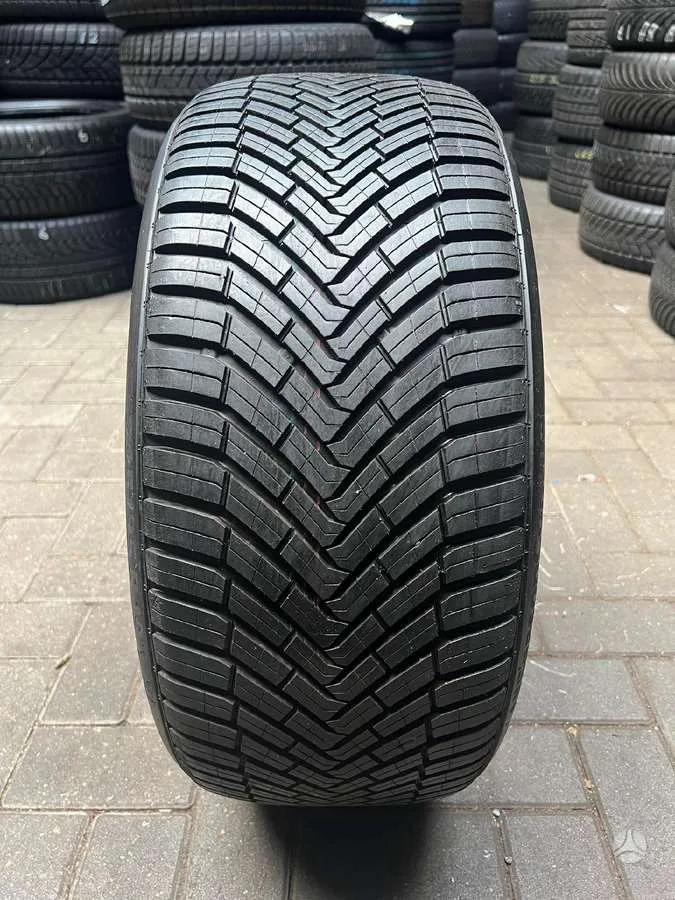 Continental ALLSEASONCONTACT 235/35 R19