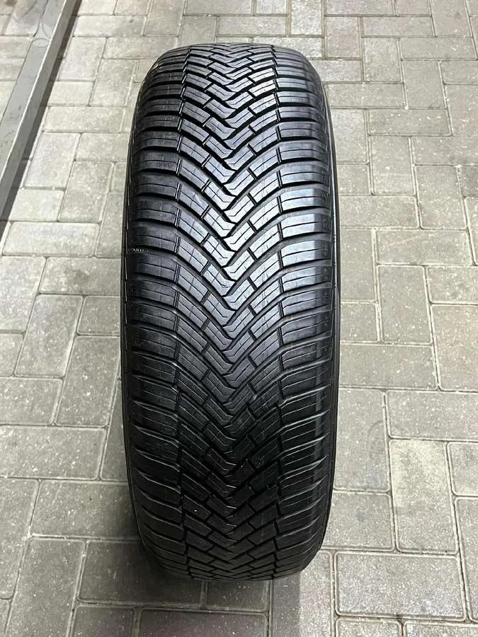 Continental ALLSEASONCONTACT 215/65 R17