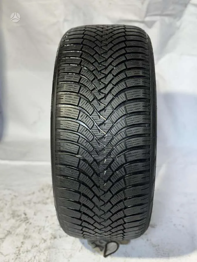Falken EUROWINTER HS01 245/40 R19