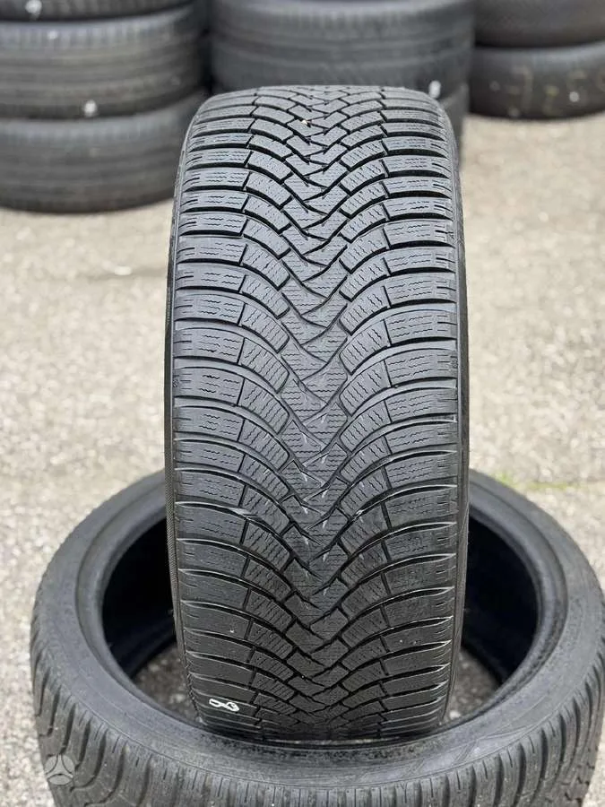 Falken EUROWINTER HS01 255/35 R21