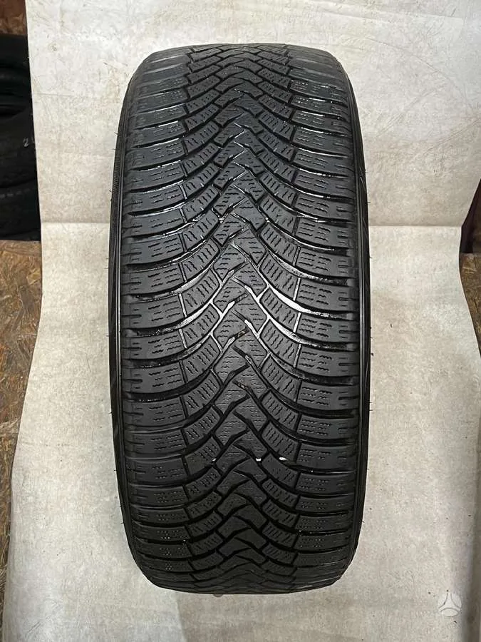 Falken EUROWINTER HS01 255/40 R20