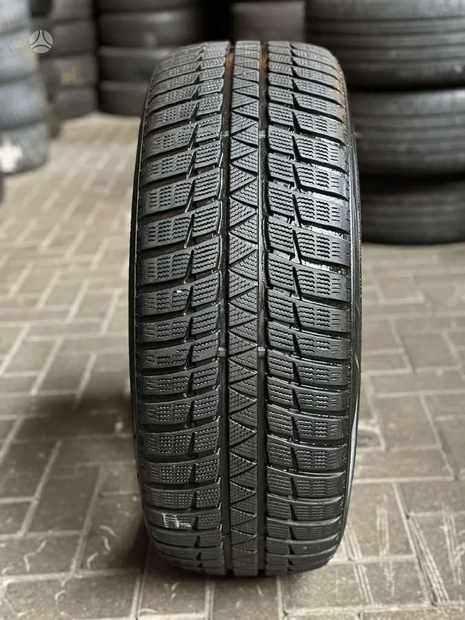 Falken EUROWINTER HS449 245/45 R20