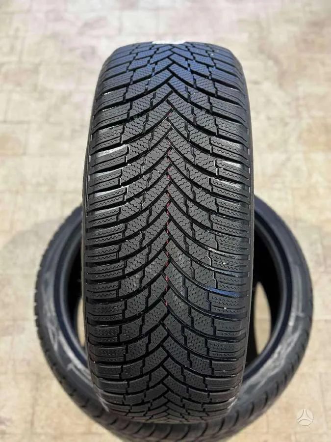 Firestone WINTERHAWK 4 255/45 R20