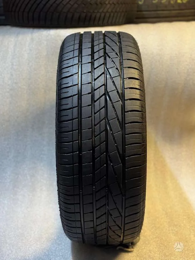 Goodyear EXCELLENCE 255/45 R20