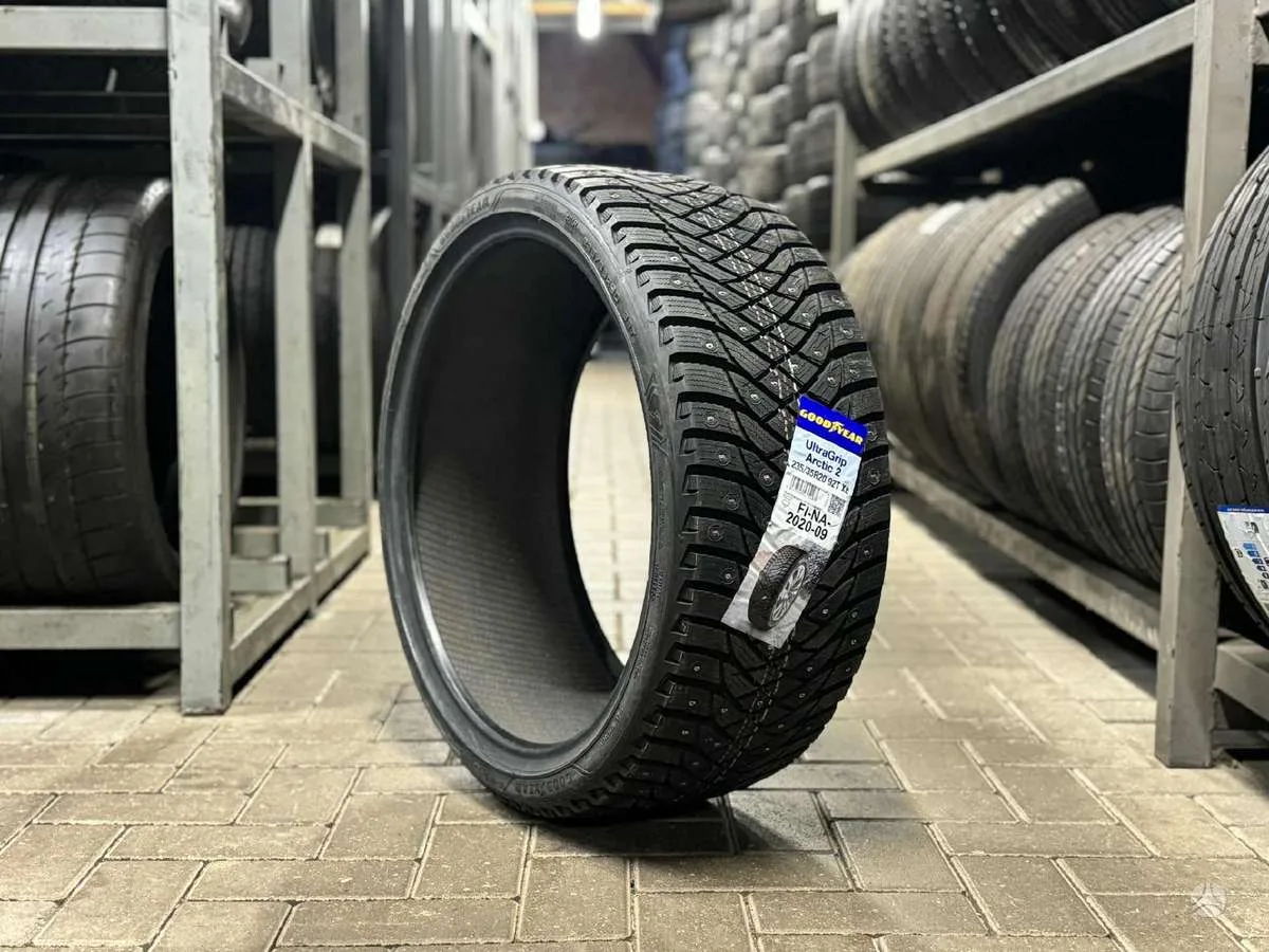 Goodyear ULTRAGRIP ARCTIC 2 235/35 R20