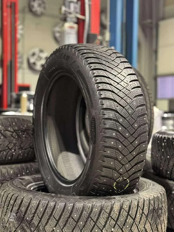 Goodyear ULTRAGRIP ARCTIC 2 SUV 215/65 R17