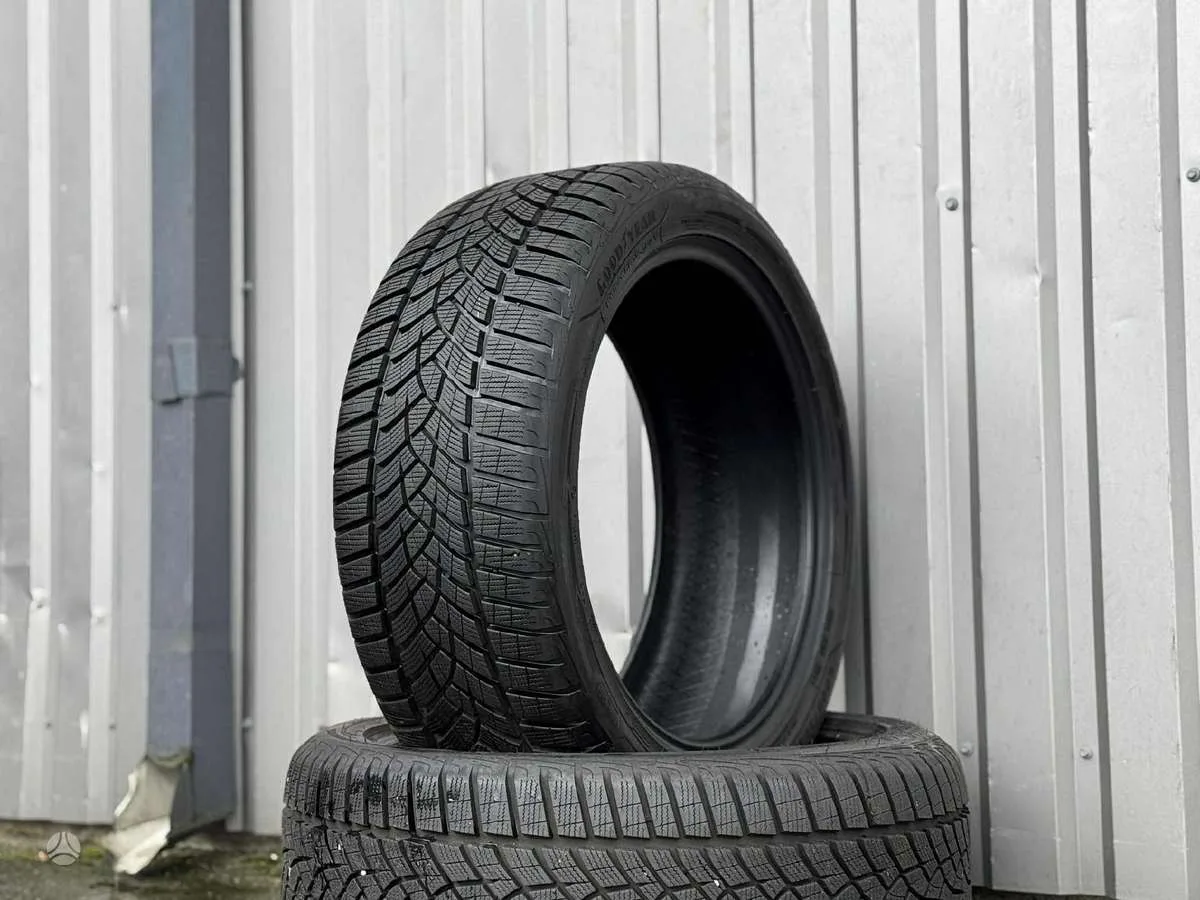 Goodyear ULTRAGRIP PERFORMANCE+ 245/45 R19