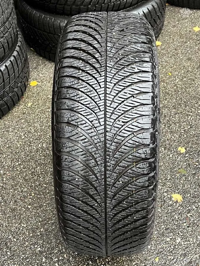 Goodyear VECTOR 4 SEASONS GEN-2 2020 215/55 R17