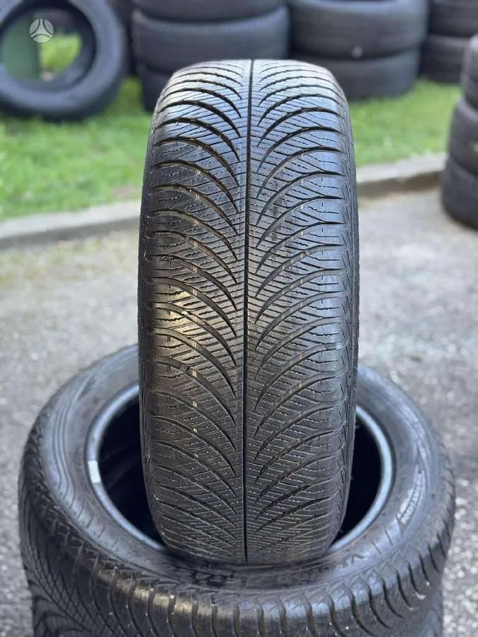 Goodyear VECTOR 4 SEASONS GEN-2 215/55 R17