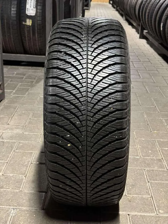 Goodyear VECTOR 4 SEASONS GEN-2 225/50 R17