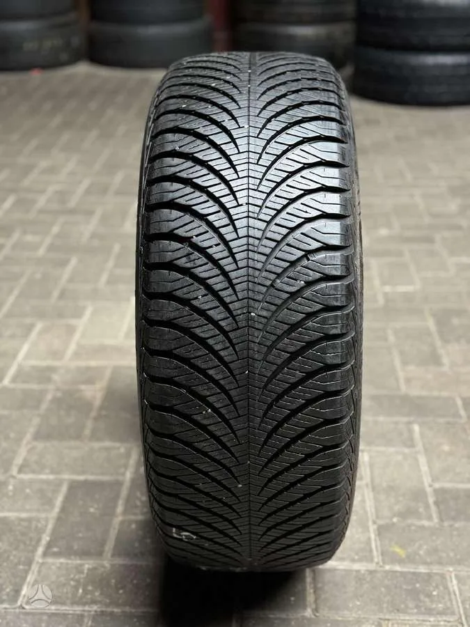 Goodyear VECTOR 4 SEASONS GEN-2 235/55 R18