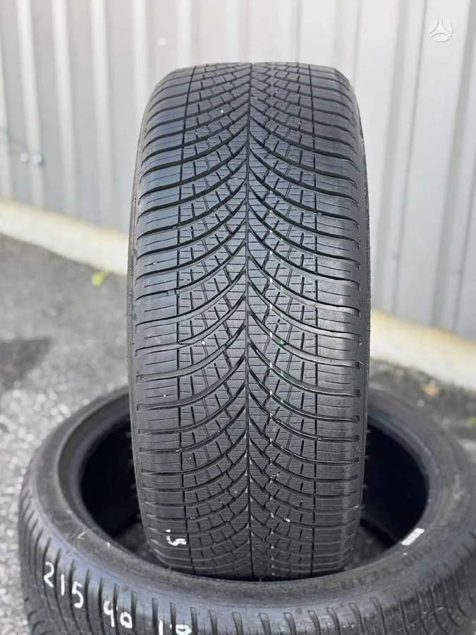 Goodyear VECTOR 4 SEASONS GEN-3 215/40 R18