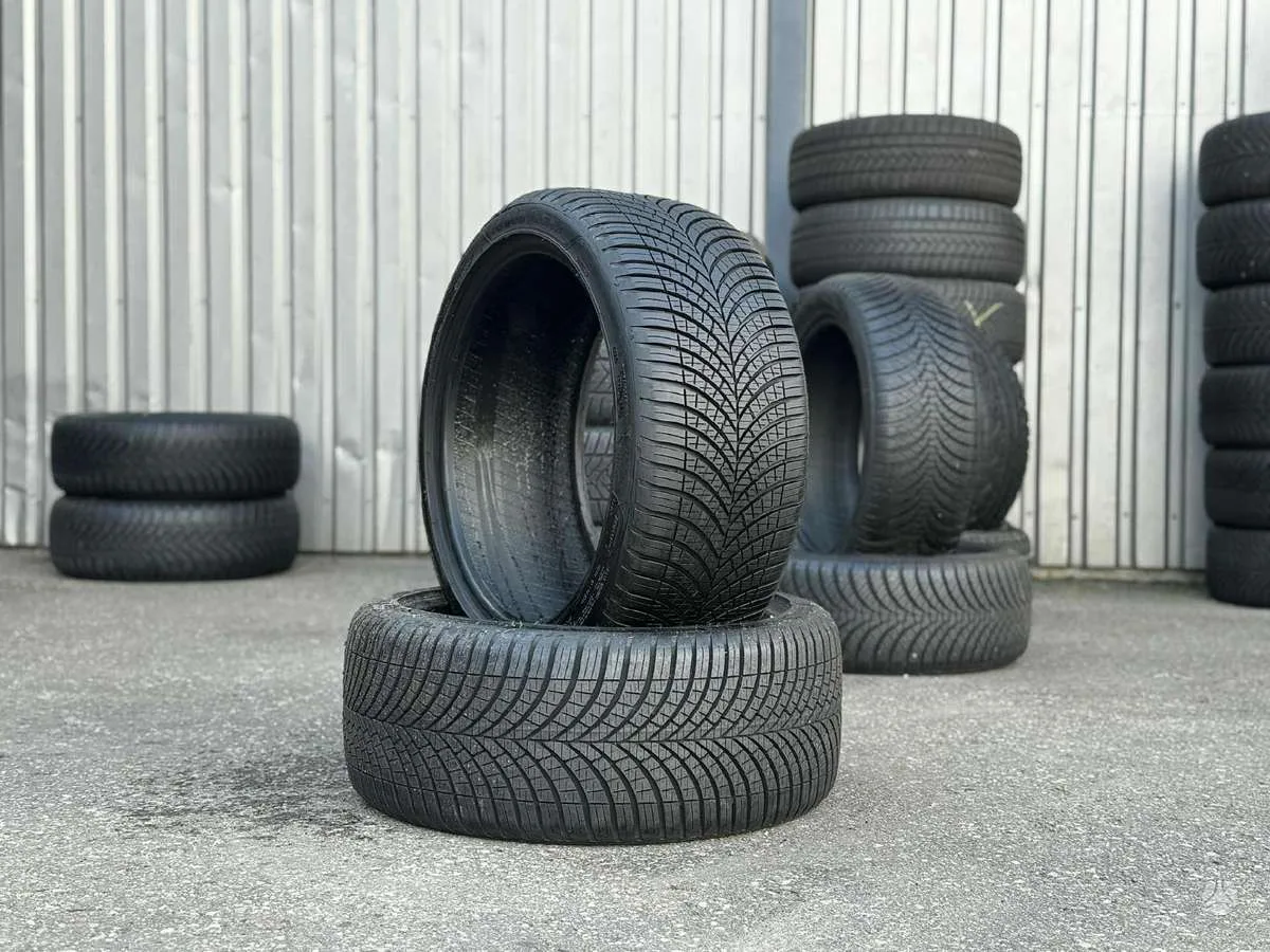 Goodyear VECTOR 4 SEASONS GEN-3 235/40 R18